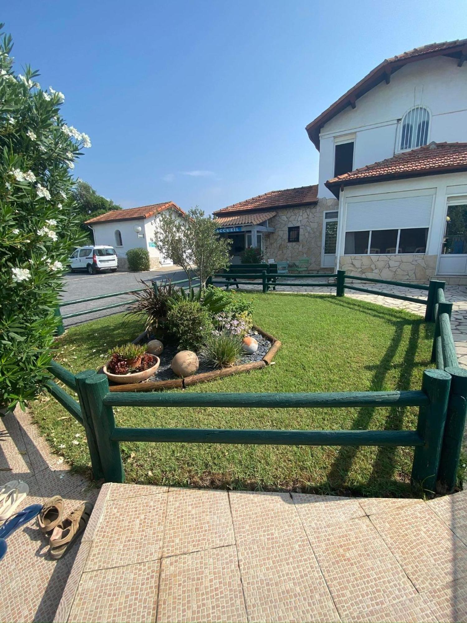 Les Marines D'Helios Villa Le Castellas Exterior photo